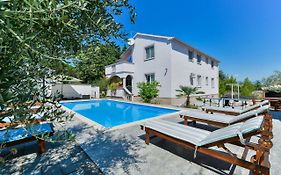 Apartments Crno